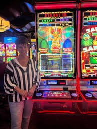 Filipino player browsing apk 34 sports and casino games on mobile
